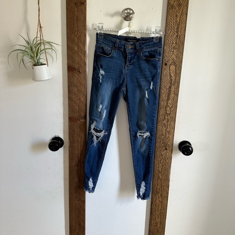 EnJean Distressed Mid Rise Denim Skinny Jeans Women’s size 00 (23) EUC
Stretch